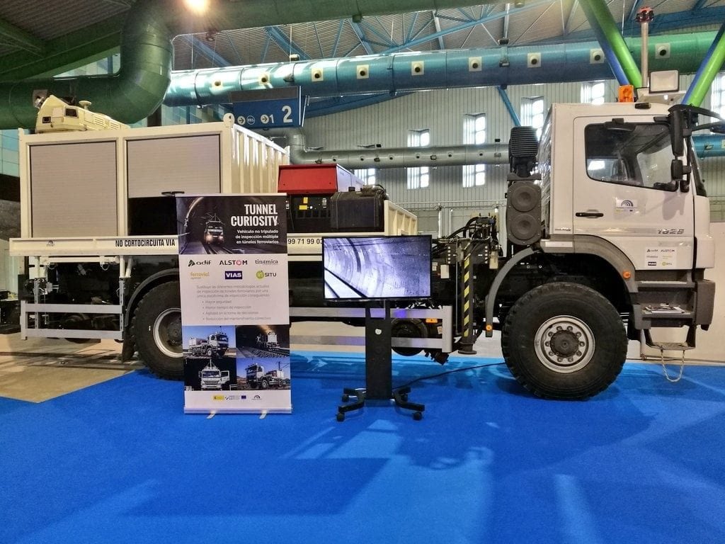 tunnel curiosity adif truck