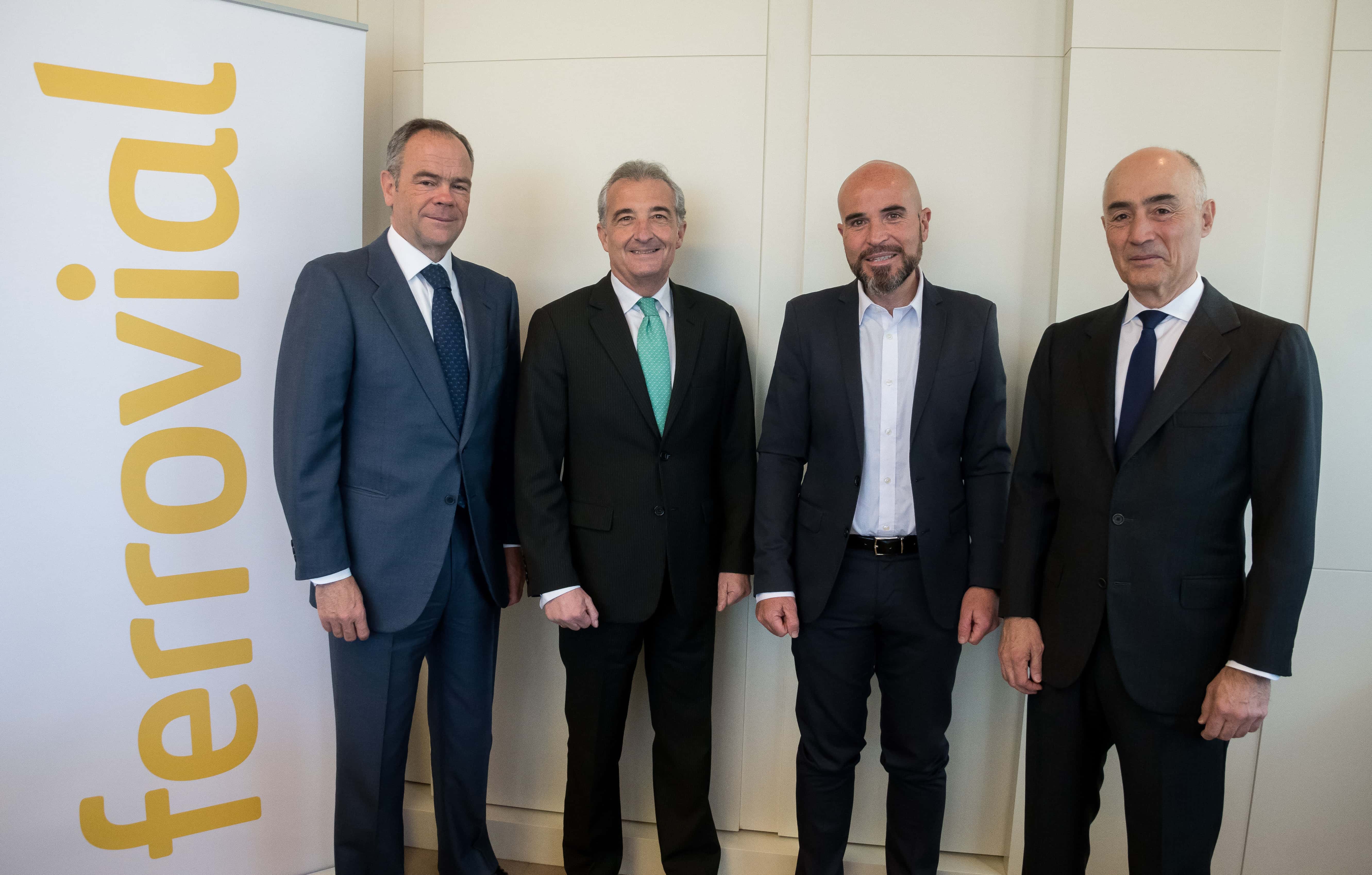 Ferrovial 2019 Acción Social España From left to right: Íñigo Meirás, CEO of Ferrovial; José Ignacio Caballero, Chairman of the Delagate Commission of Altius Foundation; Pablo Aledo Martínez, Managing Director of Altius Foundation; and Rafael del Pino, Chairman of Ferrovial.