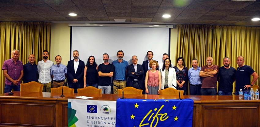  photo of the participants in the LifeSto3re conference