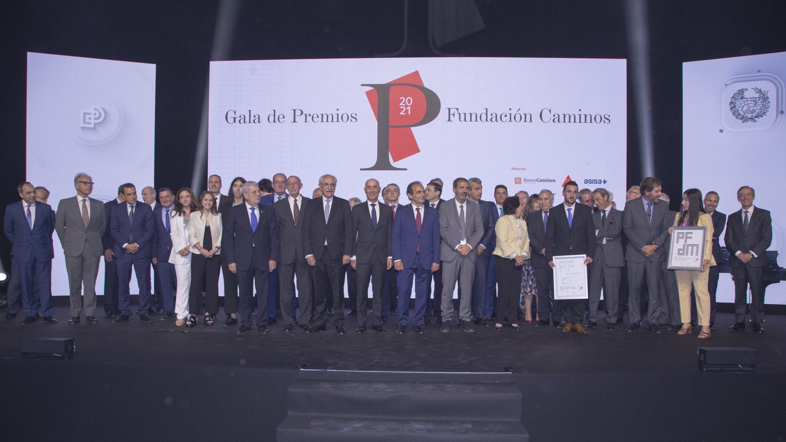 Foto de familia - Rafael del Pino - Entrega trayectoria profesional  Fundación Caminos